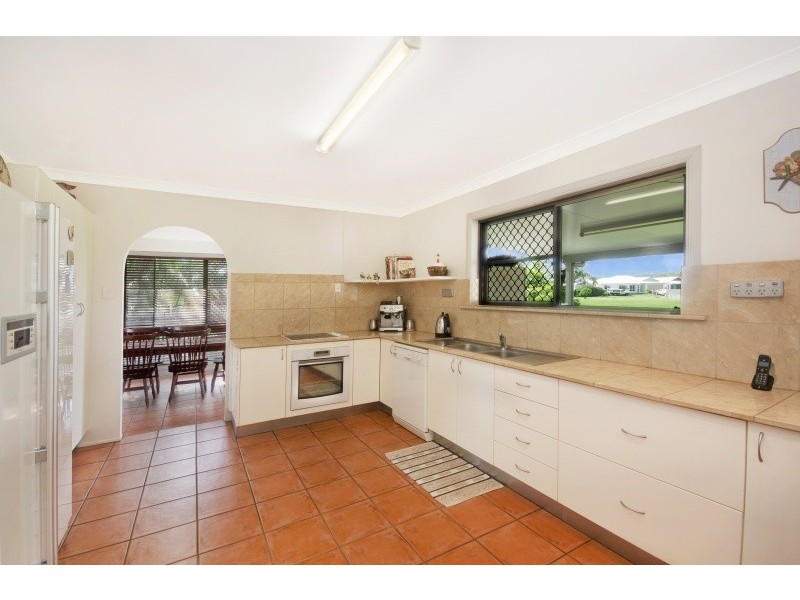 6 Lotus Court, Bushland Beach QLD 4818