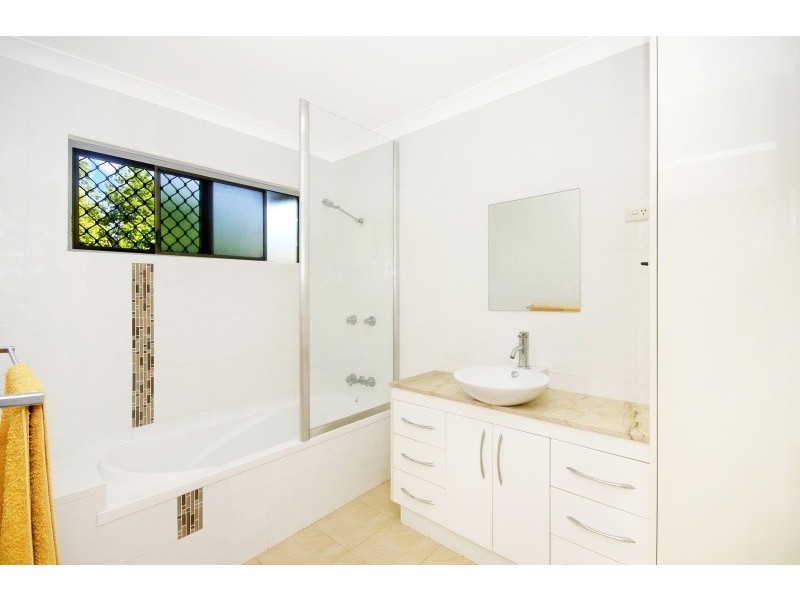 6 Lotus Court, Bushland Beach QLD 4818