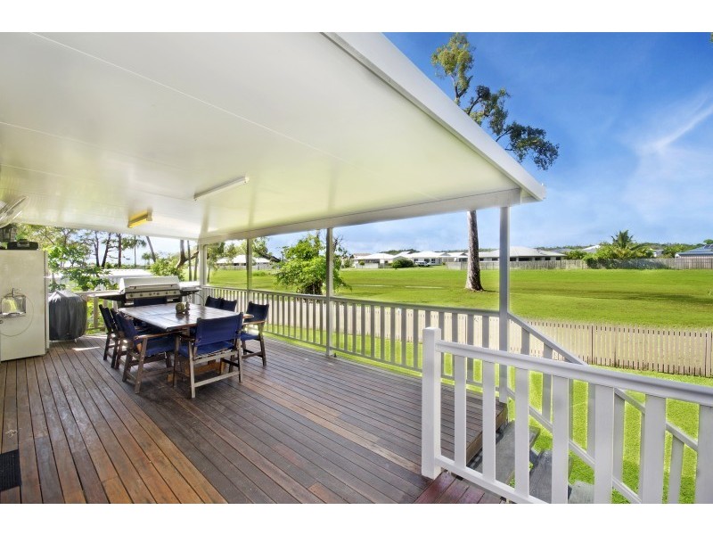 6 Lotus Court, Bushland Beach QLD 4818