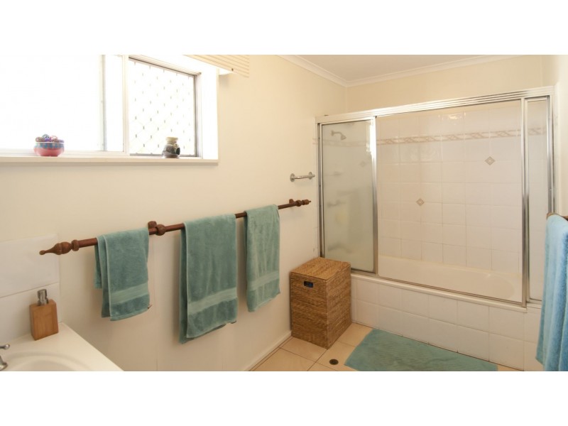 6 Ives Street, Kirwan QLD 4817