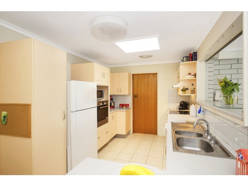 6 Ives Street, Kirwan QLD 4817