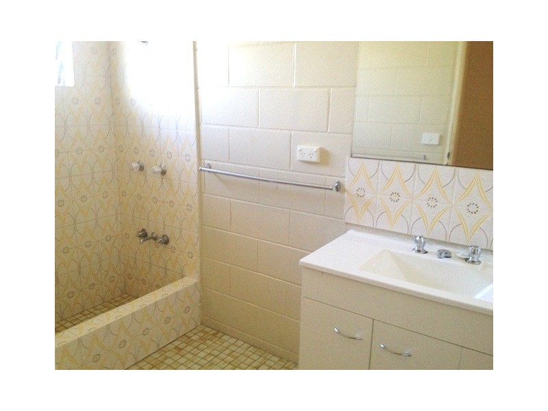 2/64 McBride Street, Kirwan QLD 4817