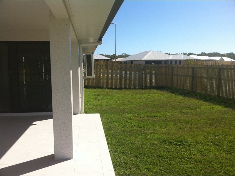 93 Daintree Drive, Bushland Beach QLD 4818