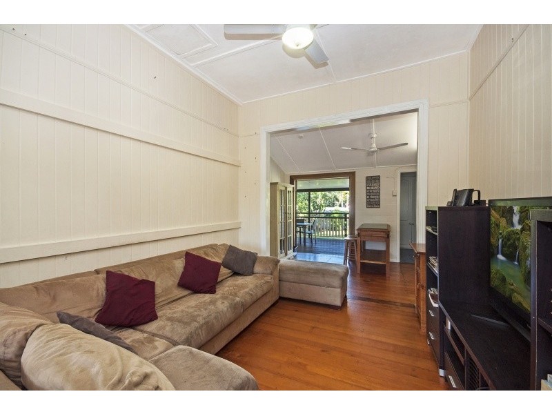 30 Lowth Street, Rosslea QLD 4812