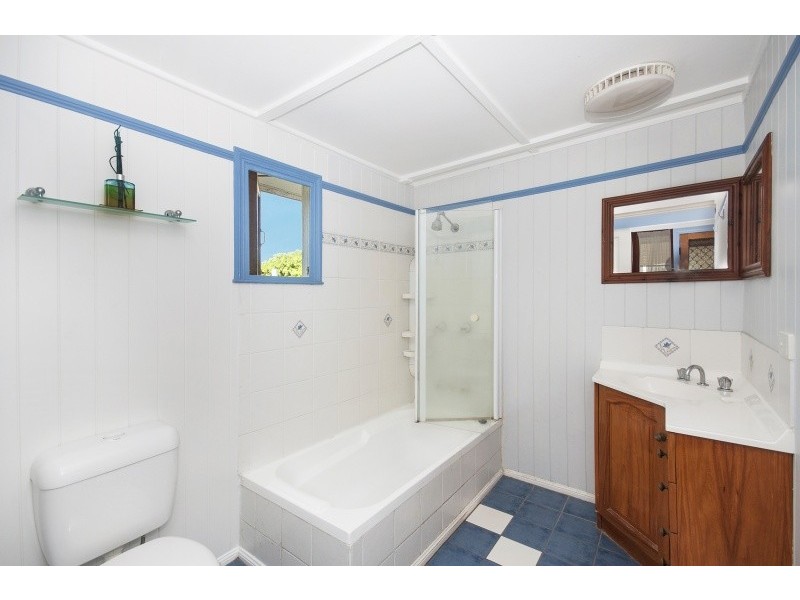 30 Lowth Street, Rosslea QLD 4812