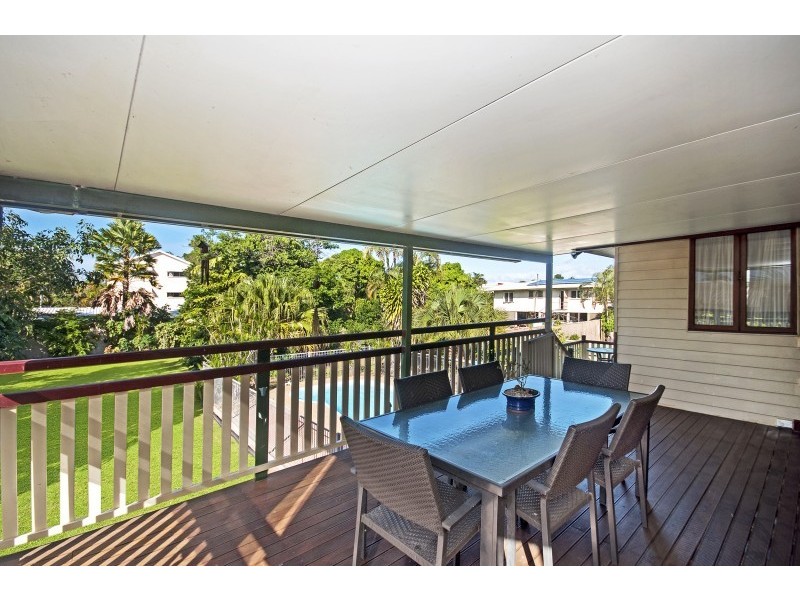 30 Lowth Street, Rosslea QLD 4812