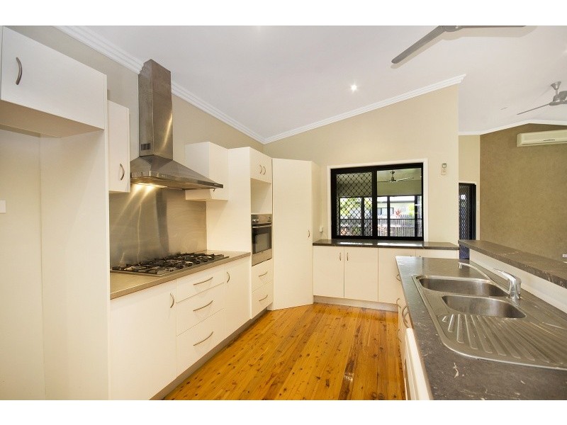 33 Bamboo Crescent, Mount Louisa QLD 4814