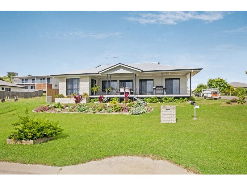 8 Deedes Crescent, Bushland Beach QLD 4818