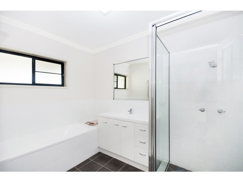 8 Deedes Crescent, Bushland Beach QLD 4818