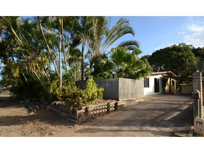 15 Coral Street, Saunders Beach QLD 4818