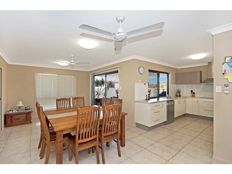 18 Mariala Court, Bushland Beach QLD 4818