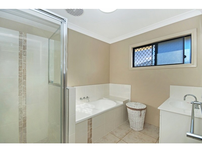 18 Mariala Court, Bushland Beach QLD 4818