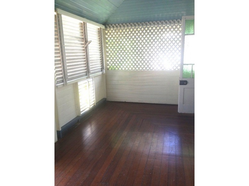 16 Greenslade Street, West End QLD 4810