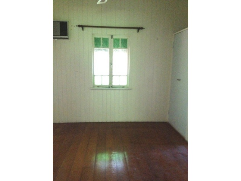 16 Greenslade Street, West End QLD 4810