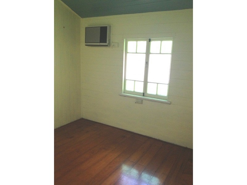 16 Greenslade Street, West End QLD 4810