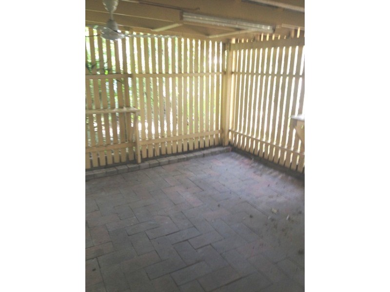 16 Greenslade Street, West End QLD 4810
