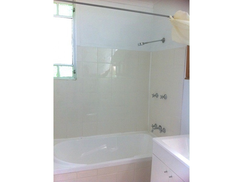 16 Greenslade Street, West End QLD 4810