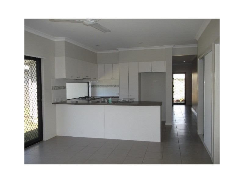 6 Skardon Place, Kelso QLD 4815