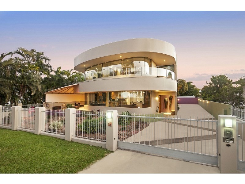 36 Palm Street, Rowes Bay QLD 4810