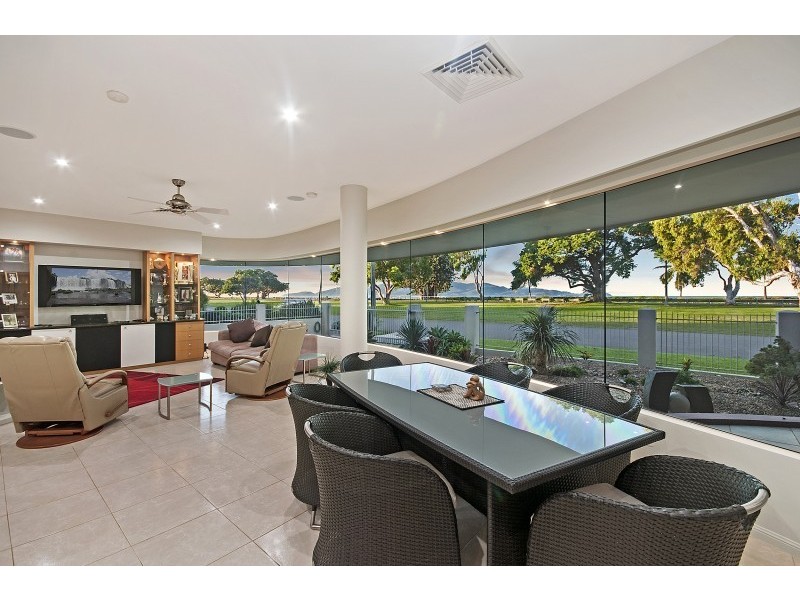 36 Palm Street, Rowes Bay QLD 4810