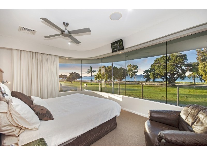 36 Palm Street, Rowes Bay QLD 4810