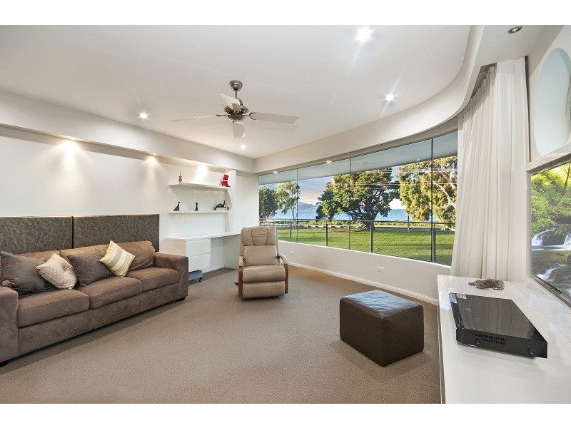 36 Palm Street, Rowes Bay QLD 4810