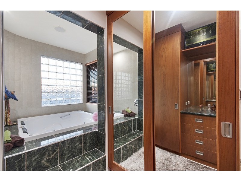 36 Palm Street, Rowes Bay QLD 4810