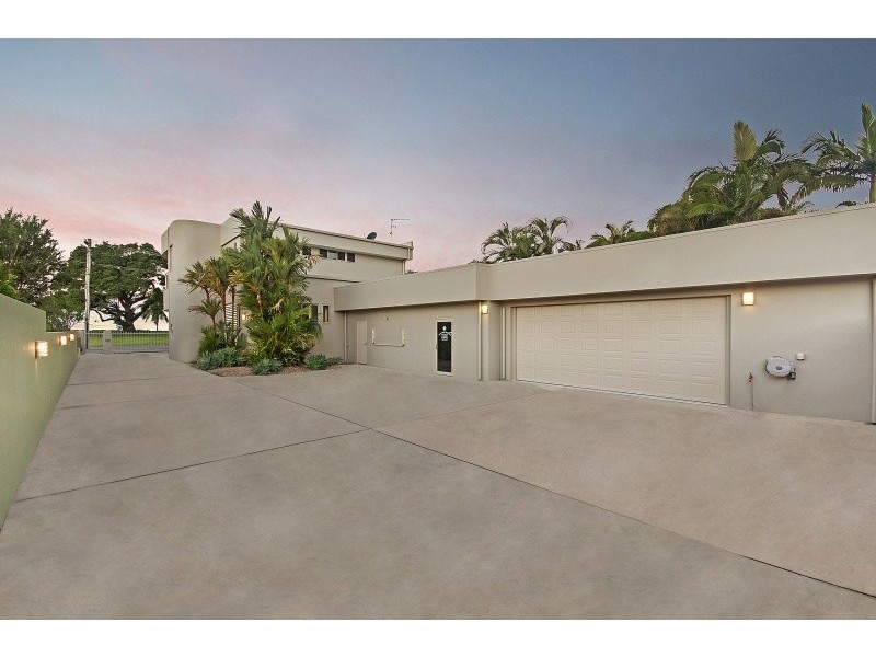 36 Palm Street, Rowes Bay QLD 4810