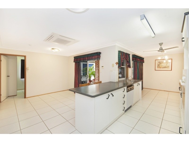 373 Mount Low Parkway, Bushland Beach QLD 4818