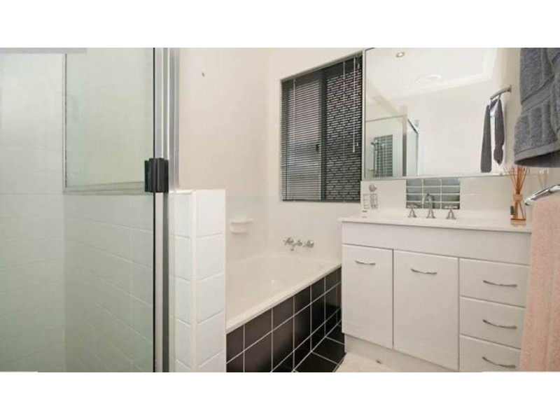 9 Waterdragon Link, Douglas QLD 4814
