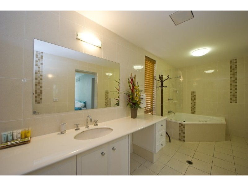 24 The Grove, Nelly Bay QLD 4819