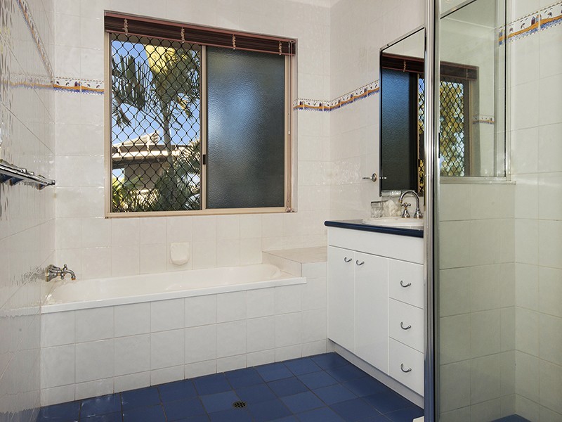 60 Waterview Drive, Bushland Beach QLD 4818
