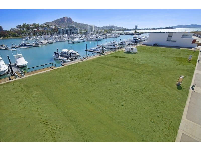 8 Sir Leslie Thiess Drive, Townsville City QLD 4810