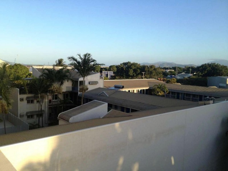 70-76 McIlwraith Street, South Townsville QLD 4810