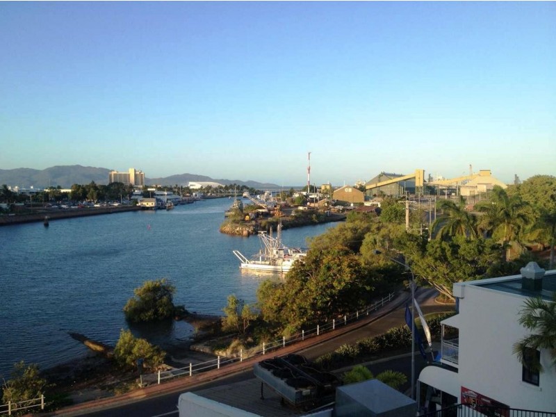 70-76 McIlwraith Street, South Townsville QLD 4810