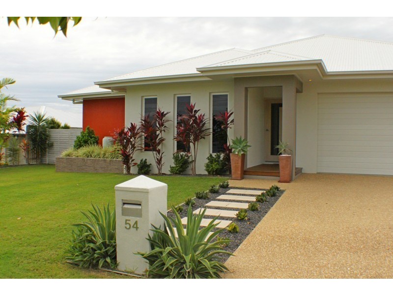 54 Rattray Street, Bushland Beach QLD 4818