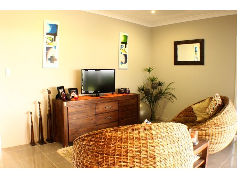 54 Rattray Street, Bushland Beach QLD 4818