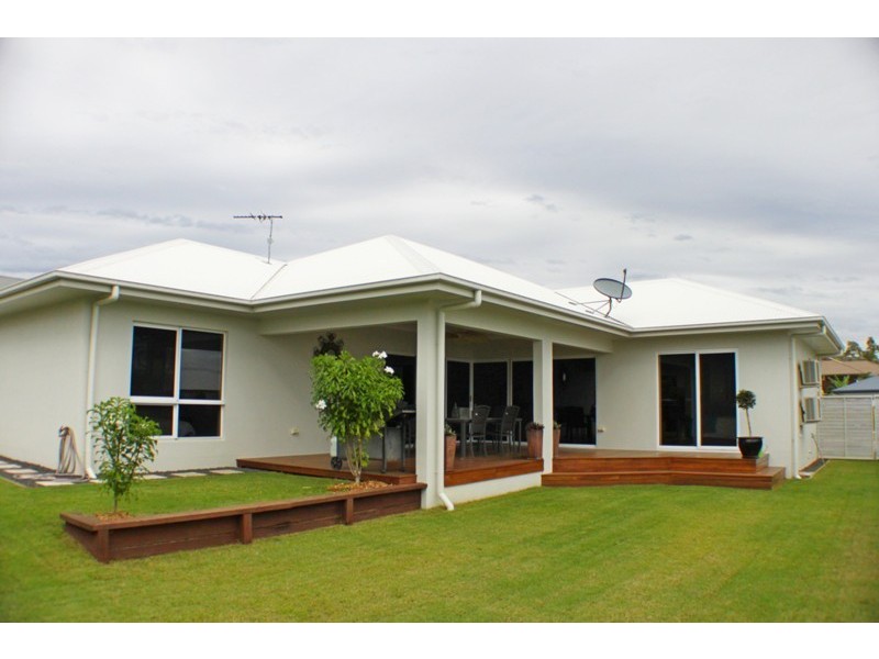 54 Rattray Street, Bushland Beach QLD 4818