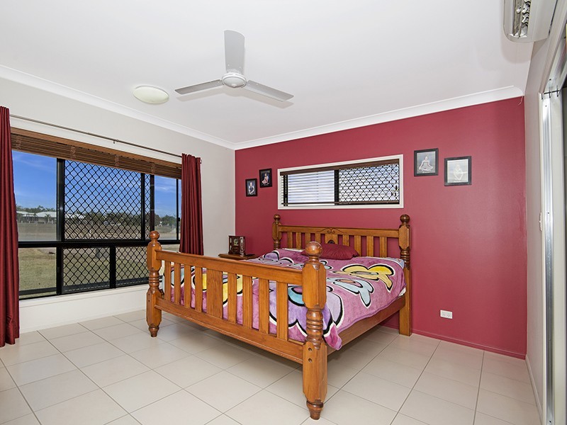 3 Gundabluey Crescent, Mount Low QLD 4818