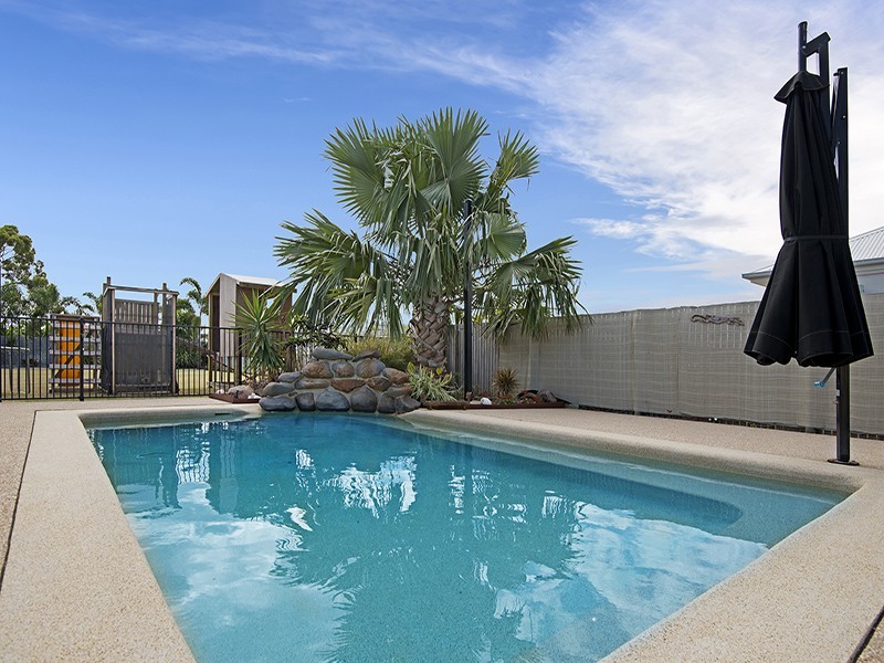 3 Gundabluey Crescent, Mount Low QLD 4818