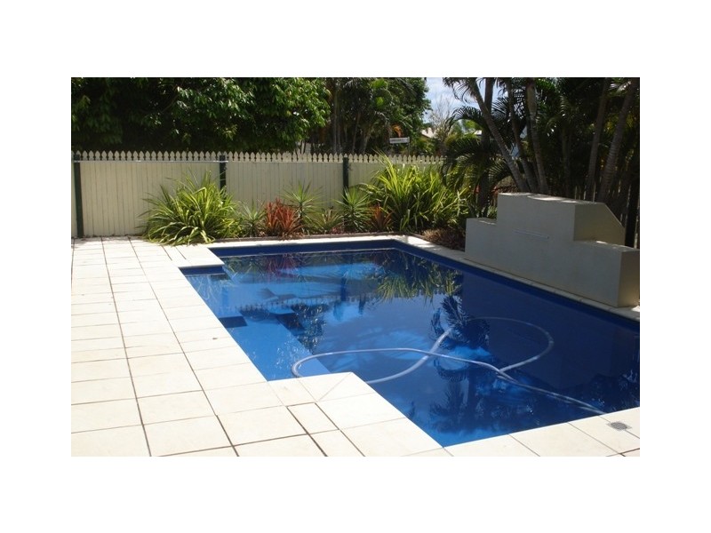 2 Lornsleigh Street, Mount Louisa QLD 4814