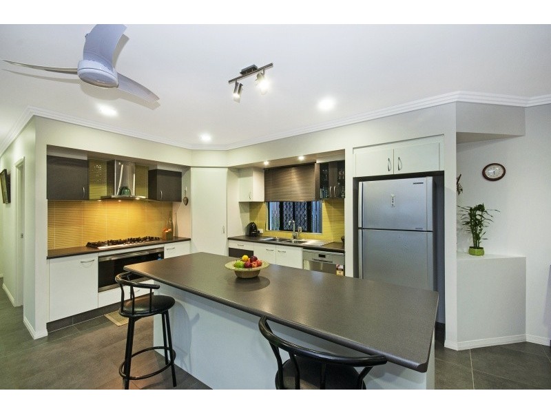 9 Deedes Crescent, Bushland Beach QLD 4818