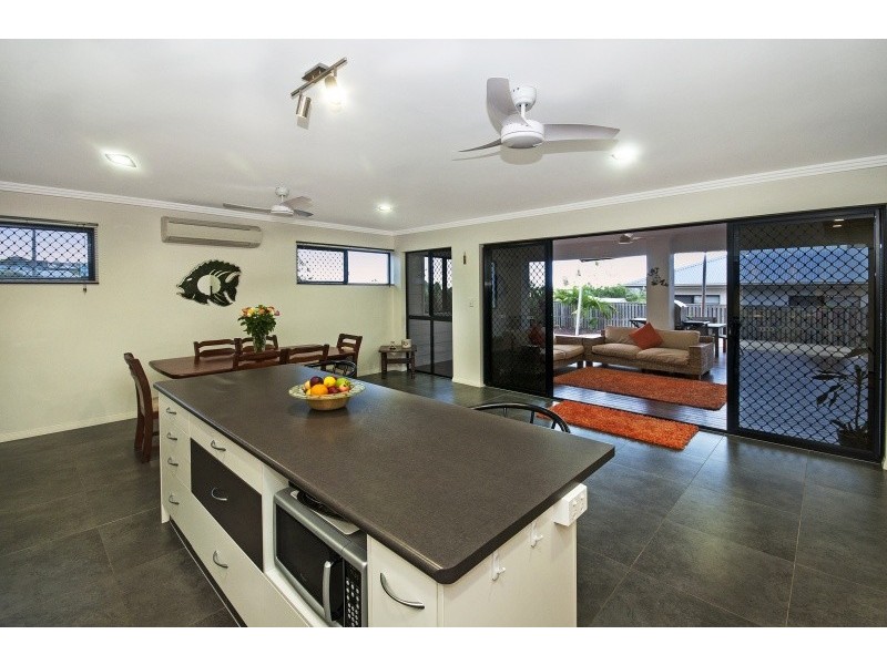 9 Deedes Crescent, Bushland Beach QLD 4818