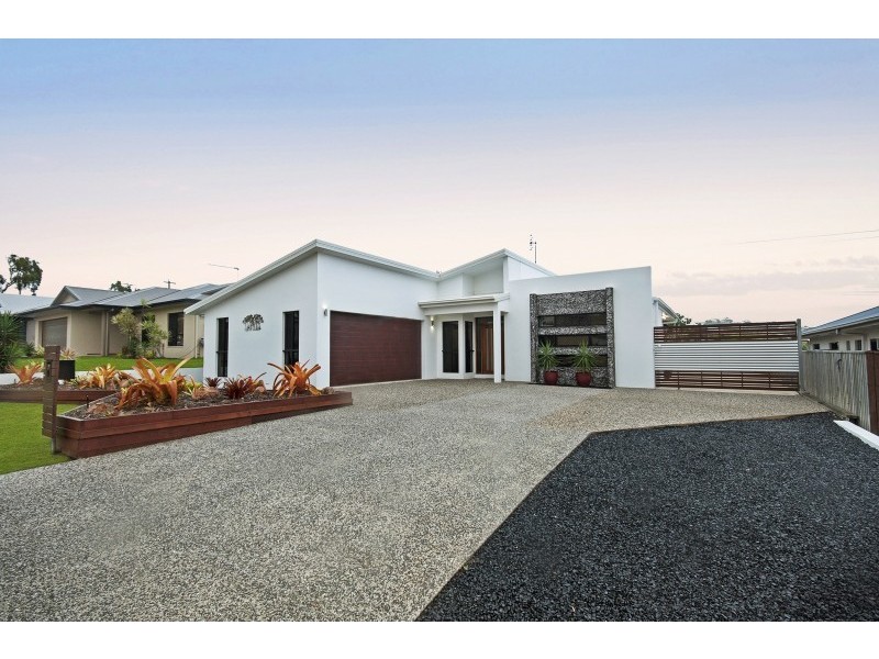 9 Deedes Crescent, Bushland Beach QLD 4818