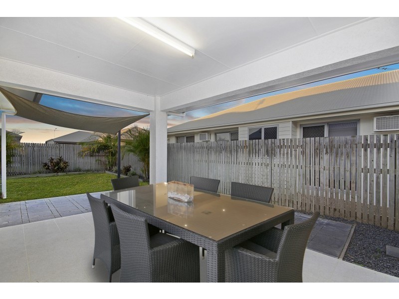 11 Nova Street, Mount Low QLD 4818