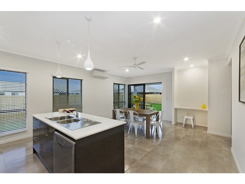 97 Sanctum Boulevard, Mount Low QLD 4818