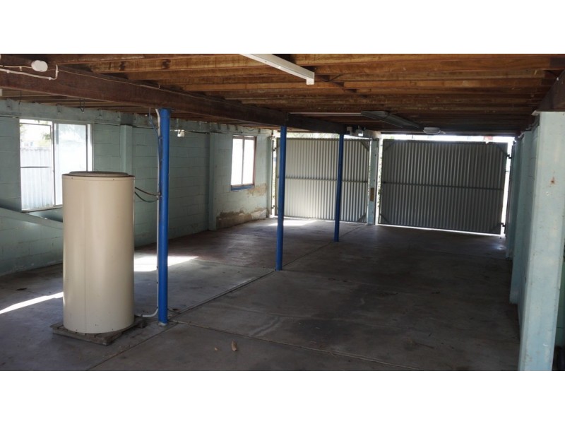 33 Davies Street, Mount Louisa QLD 4814