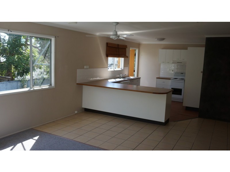 33 Davies Street, Mount Louisa QLD 4814