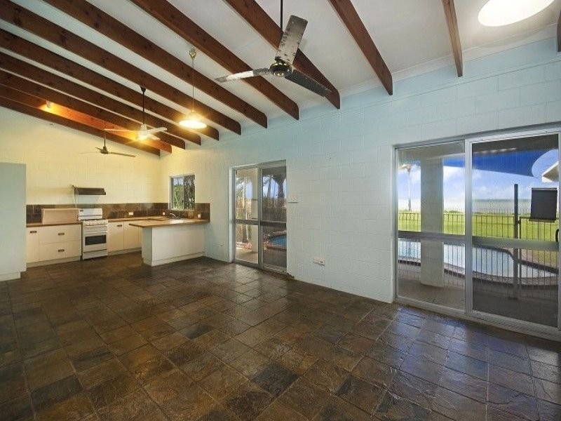 27 Cay Street, Saunders Beach QLD 4818