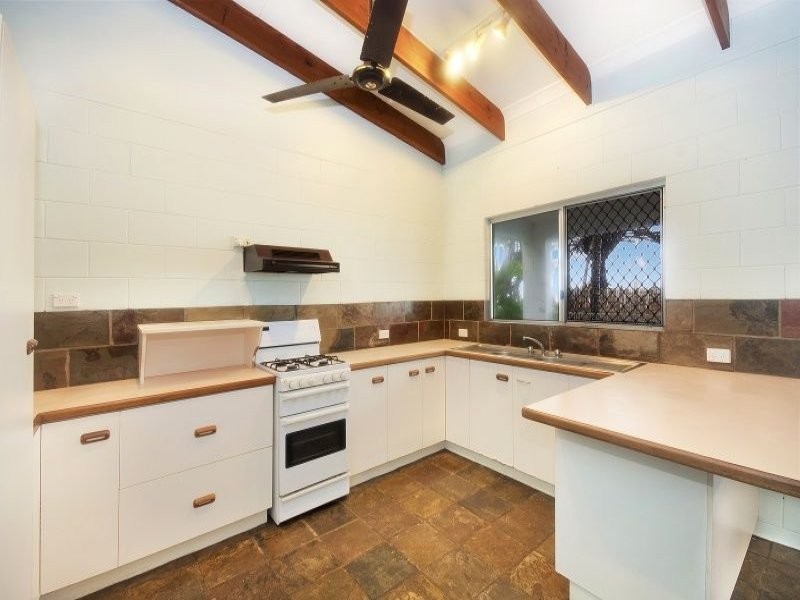 27 Cay Street, Saunders Beach QLD 4818